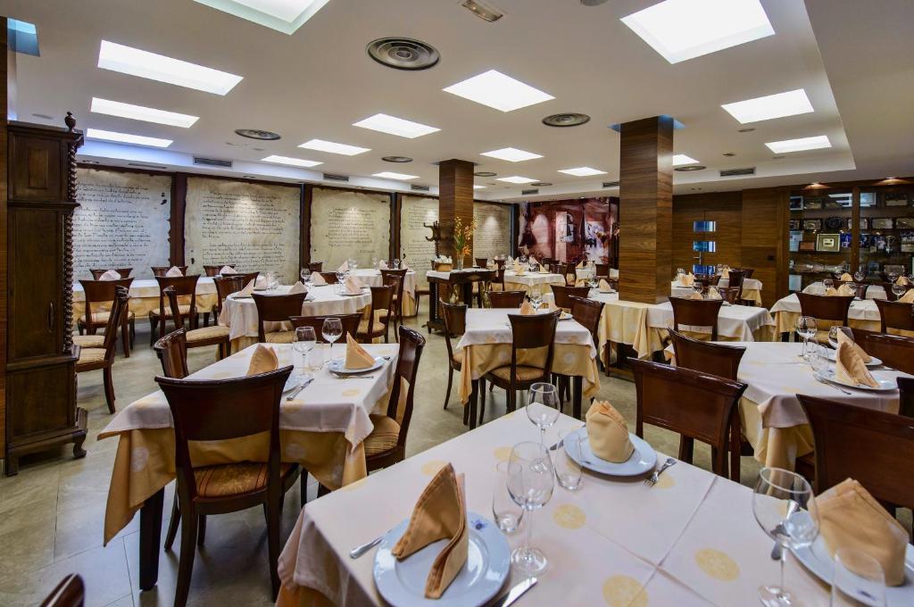 Hotel Restaurante La Peseta Astorga Exterior photo